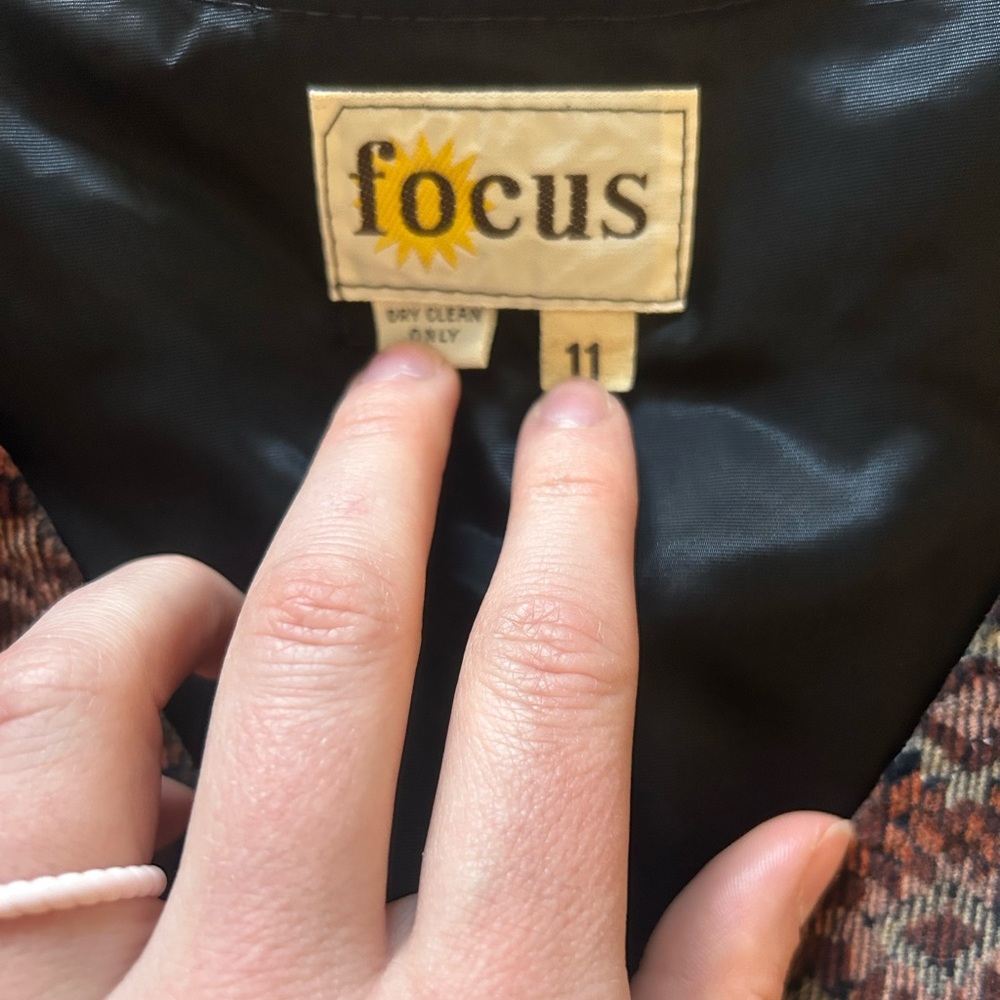 Focus Patterned Vest - Picture 5 of 5